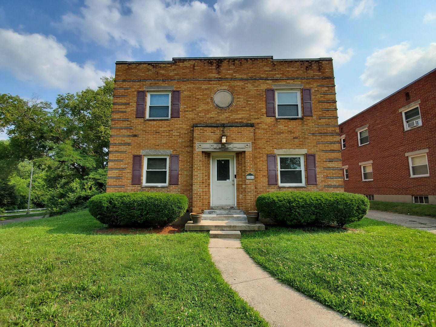 Building Photo - 250 E Beechwood Ave