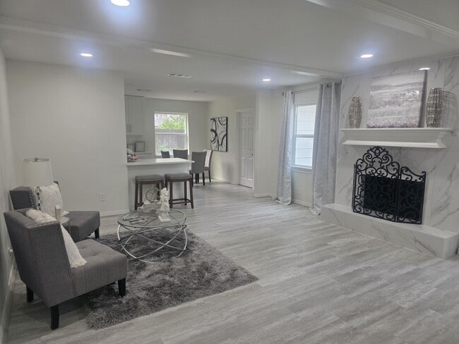 Building Photo - 1507 Village Green Ct
