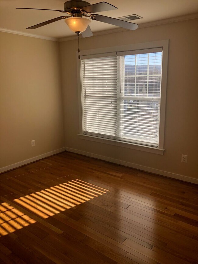 Building Photo - 178 Brookwood Dr