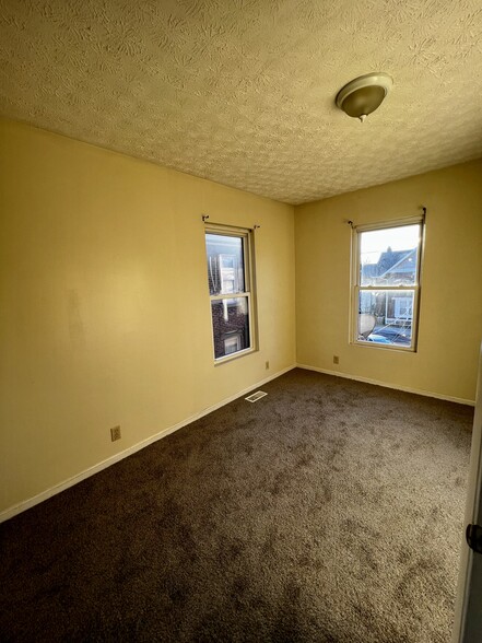 Building Photo - 1639 Summit St
