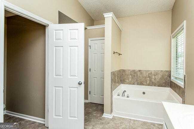 Building Photo - 116 Sparkling Spring Trail