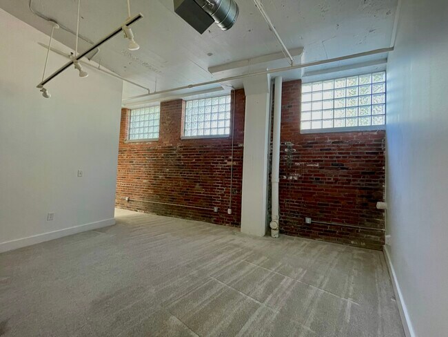 Building Photo - 8205 Franklin Blvd
