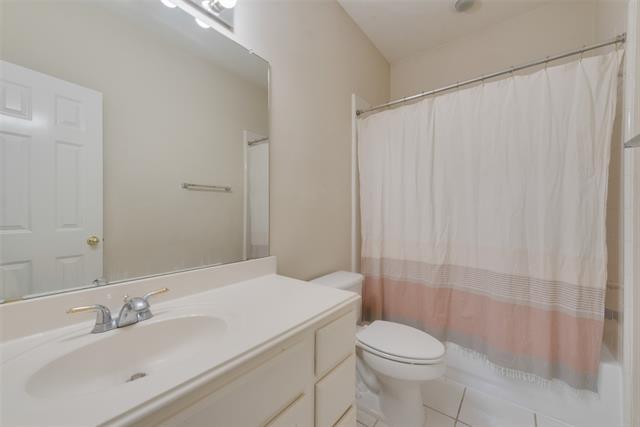 Building Photo - 3207 Cole Ave