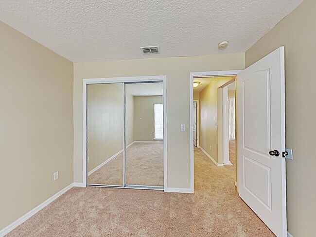 Building Photo - 289 Pine Trace Dr