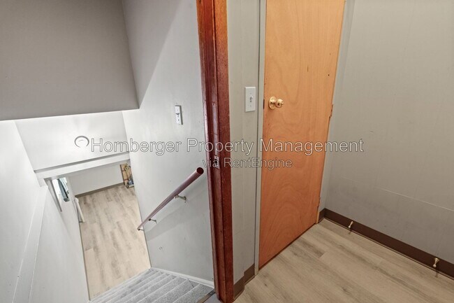 Building Photo - 1619 N Oak St