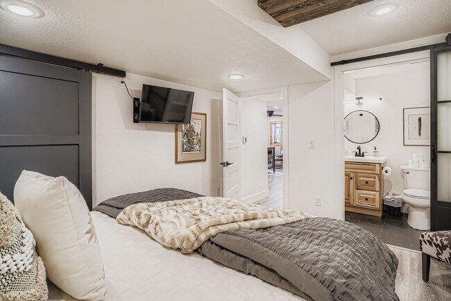 Building Photo - 13203 S Wamblee Valley Rd