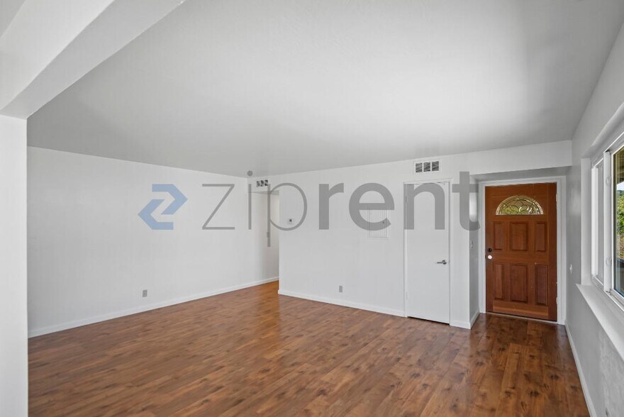 Building Photo - 138 Village Ct