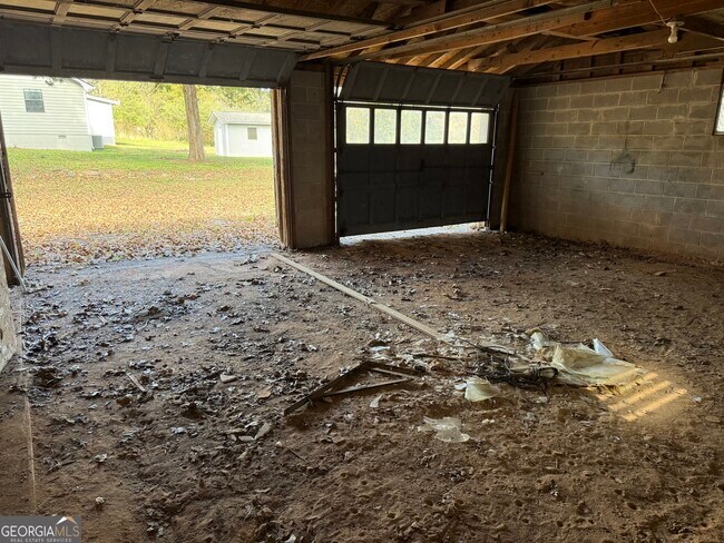 Building Photo - 731 Moon Bridge Rd