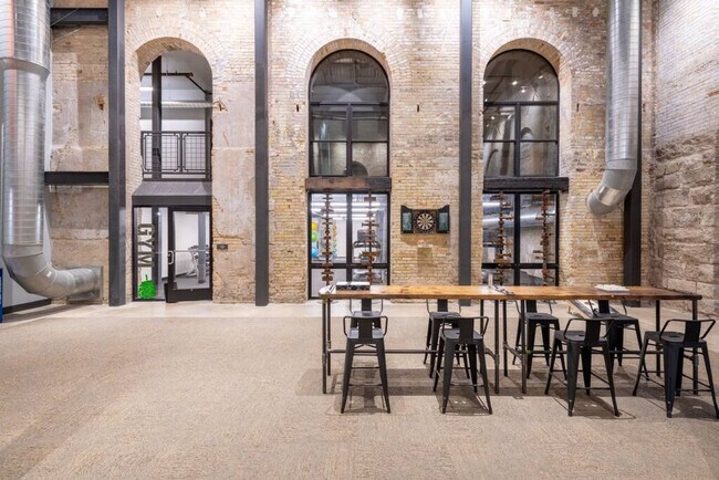 Building Photo - 1009 W Juneau Ave