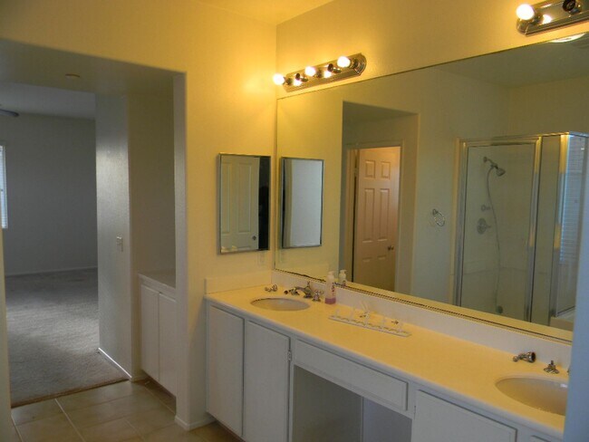 Building Photo - 11166 Pondfield Ct