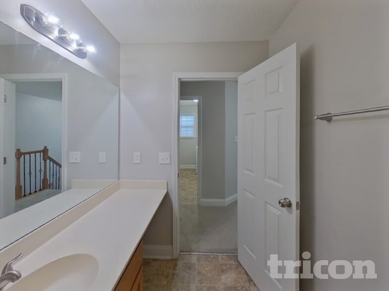 Building Photo - 13706 Traherne Ct