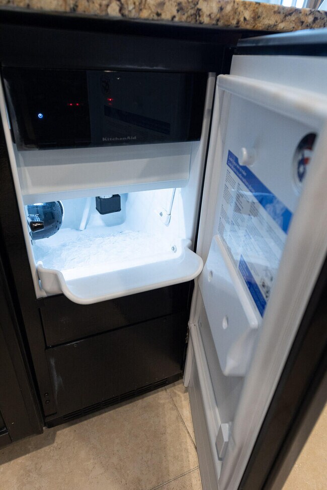 Building Photo - 404 Kelly Plantation Dr