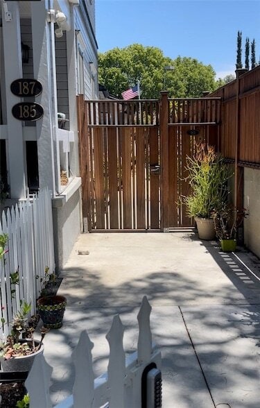 Building Photo - 185 N Grand St