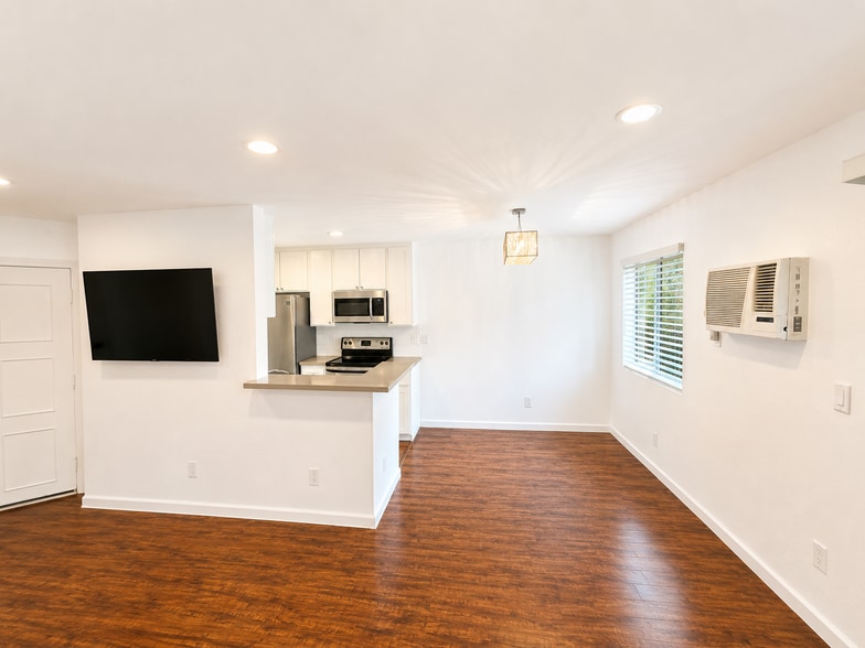 Building Photo - 1351 N Orange Dr