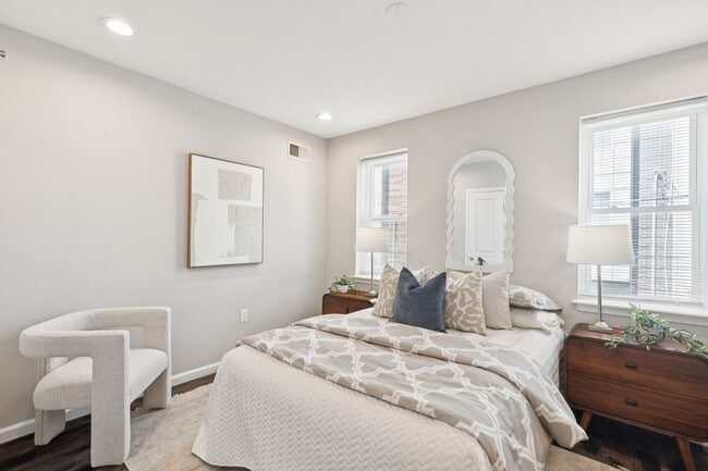 Building Photo - Grays Ferry beauty!