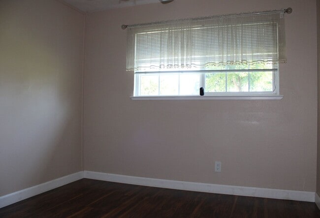 Building Photo - 1513 Dana Way
