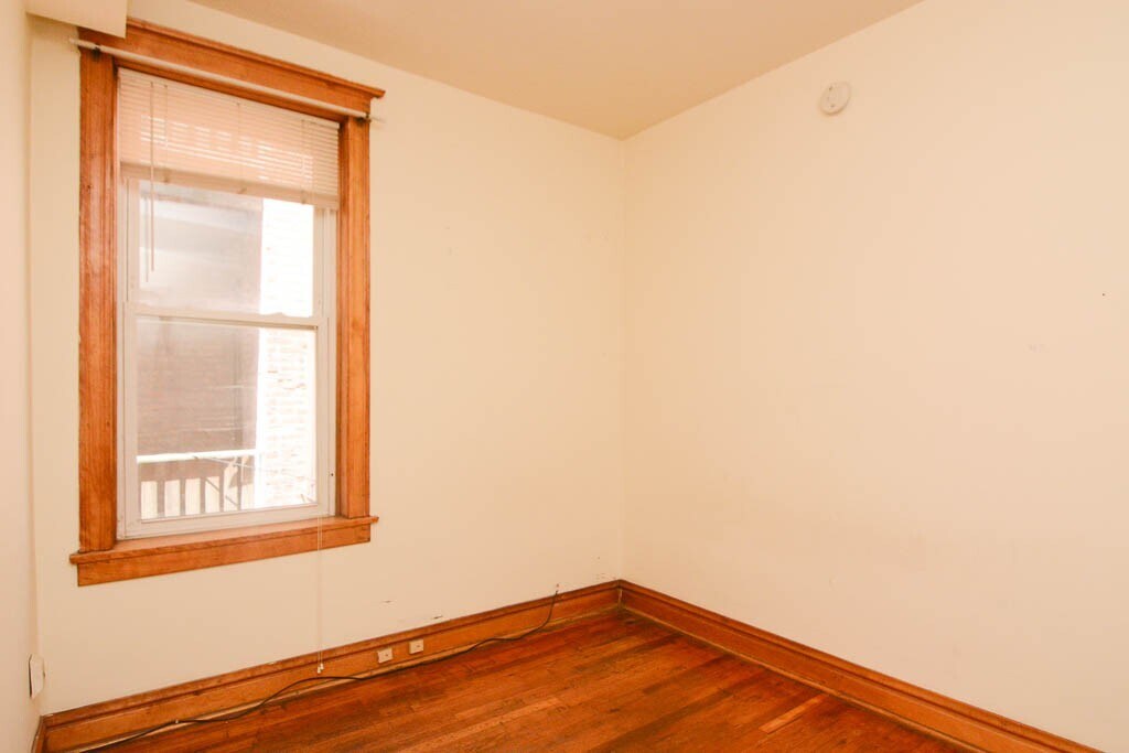 Building Photo - 852 N Leavitt
