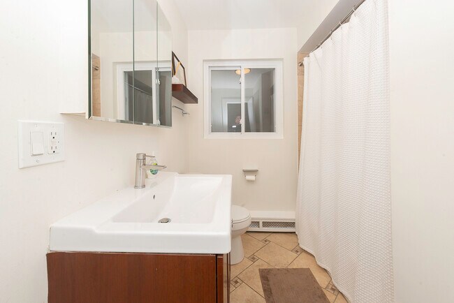Building Photo - 4030 N Mozart St