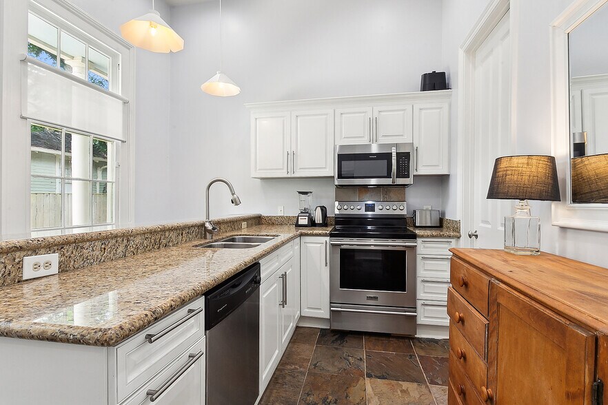 Building Photo - 6222 Laurel St