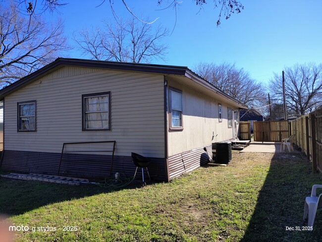 Building Photo - 304 E Freeman St