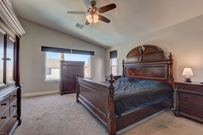 Building Photo - Beautiful remodeled home with pool!