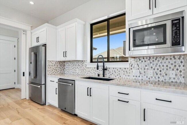 Building Photo - Beautiful 3 Bed 2.5 Bath Home in Larkfield Wikiup Neighborhood $5,000 per month!