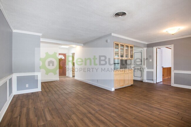 Building Photo - 8304 Dellwood Rd NE