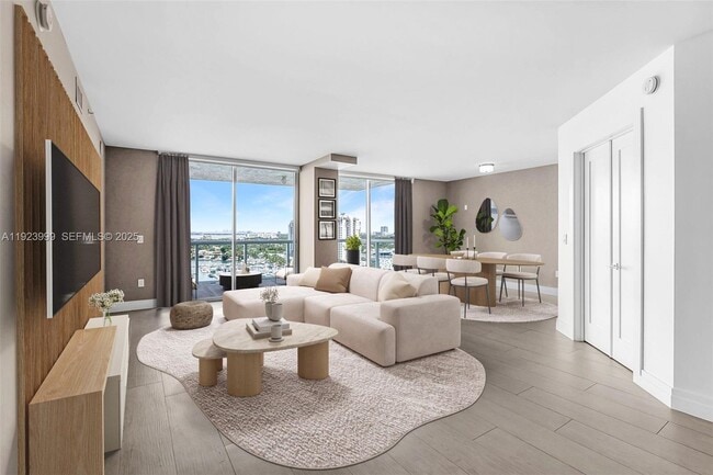 Building Photo - 10 Venetian Way