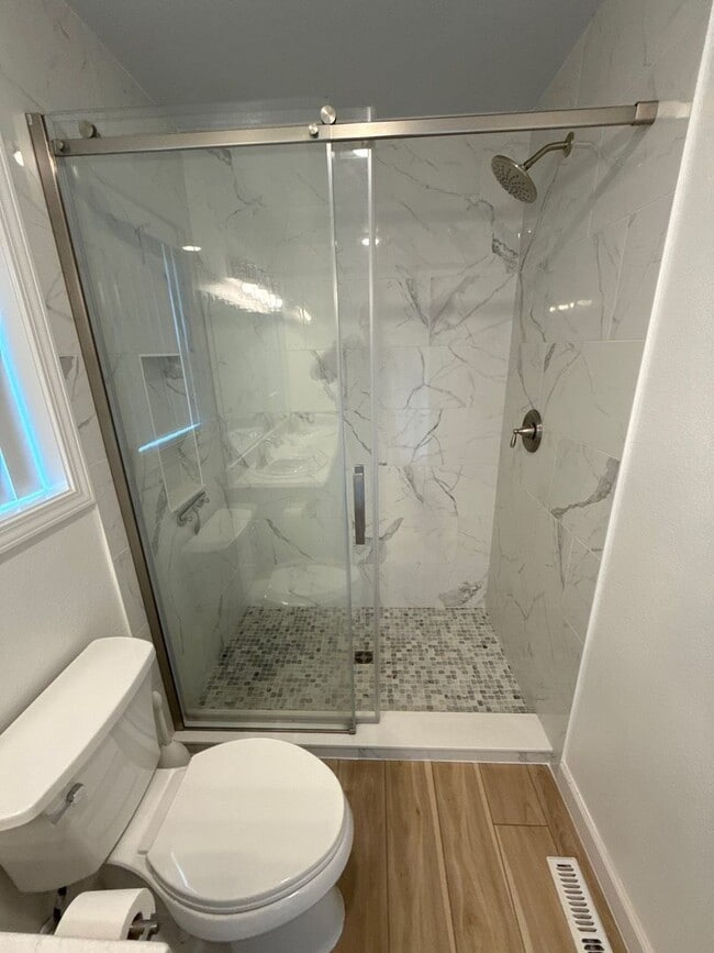 Building Photo - 5512 Murray St SE