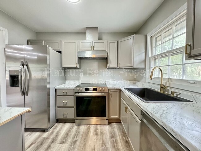 Building Photo - 908 Pinecrest Cove