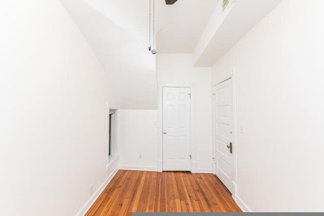 Building Photo - 3 bedroom in Chicago IL 60613