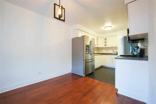 Building Photo - 1405 Burke Ave