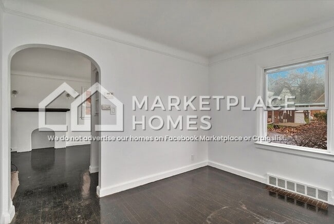 Building Photo - 15411 Mansfield St