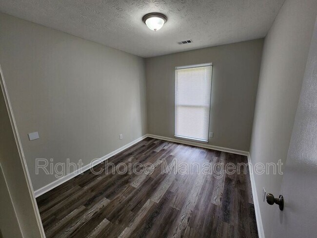 Building Photo - 3034 Lansing Ave