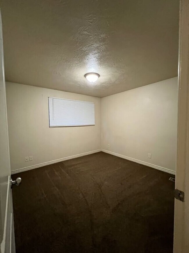 Building Photo - Ada-315 E 600 S Springville, UT 84663