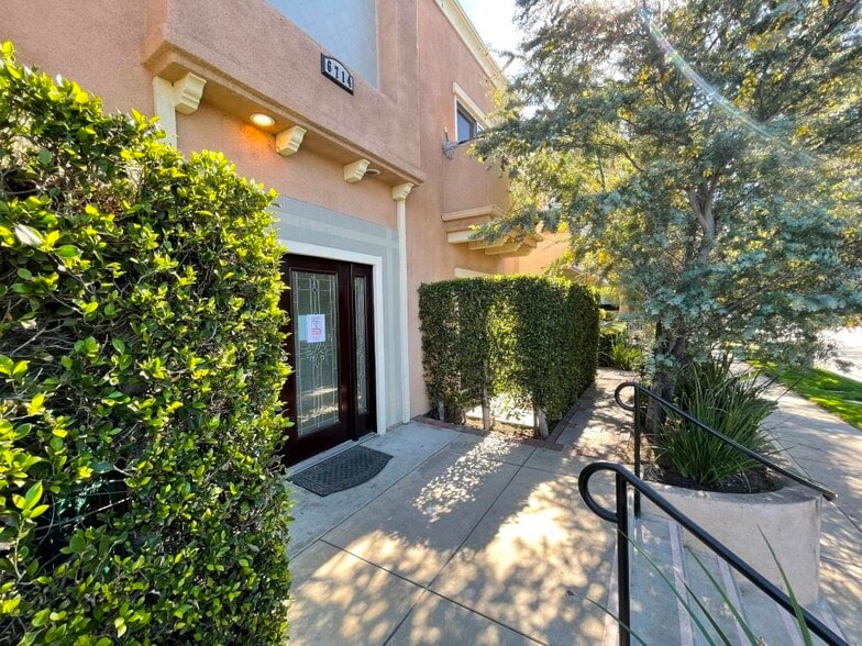 Building Photo - 6714 Balboa Blvd