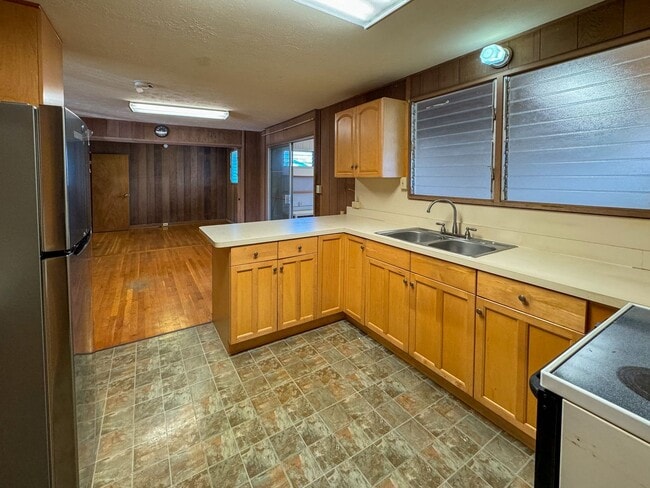 Building Photo - Single-Family Home in Kaimuki, 3 Bedrooms,...