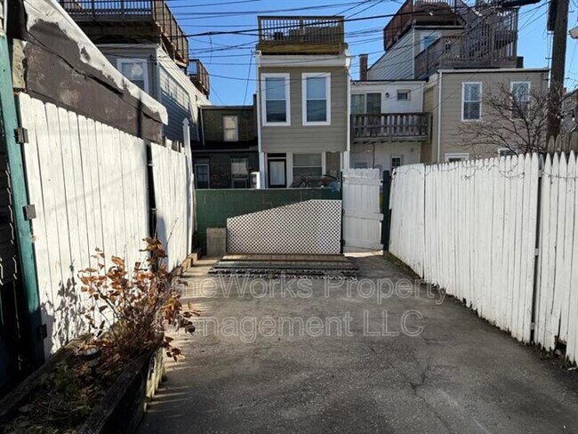 Building Photo - 1139 Hull St