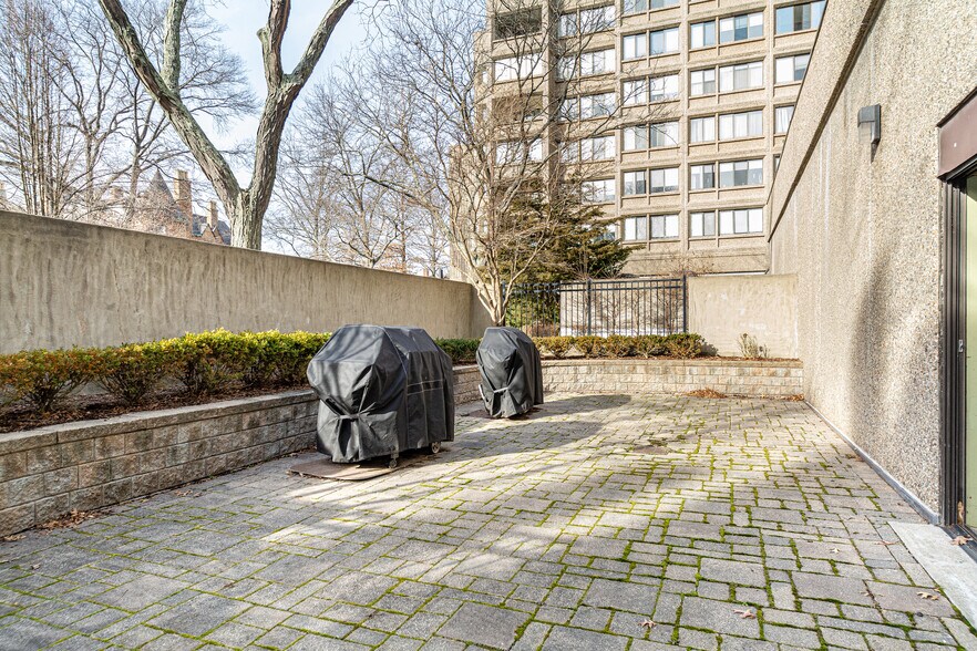 Building Photo - 1731 Beacon St