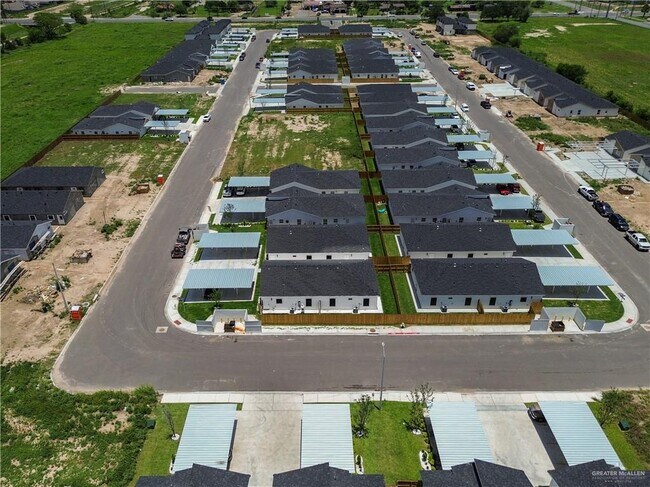 Building Photo - 22 E Viviana St