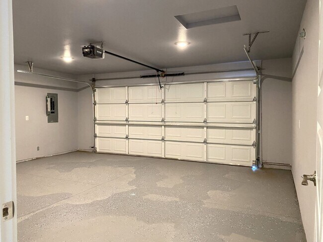 Building Photo - 314 Lolly Ln