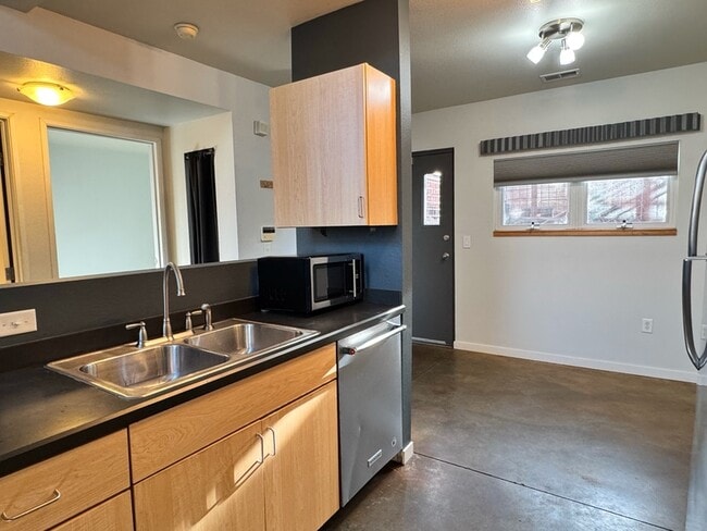 Building Photo - 2400 Welton St