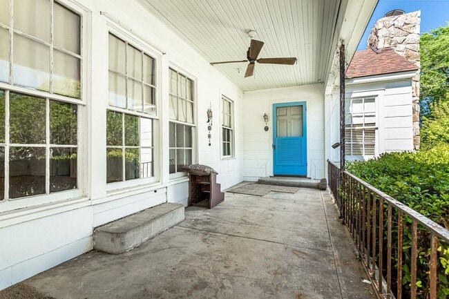 Building Photo - Charming 2-Bedroom, 1/5-Bath Home in Little Forest Hills