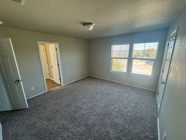 Building Photo - Must See Newly Updated 5/3.5 Home in Alamo...