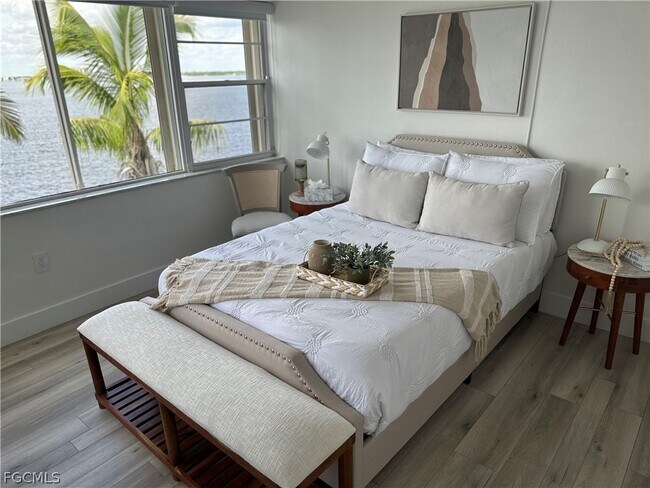 Building Photo - 1900 Clifford St