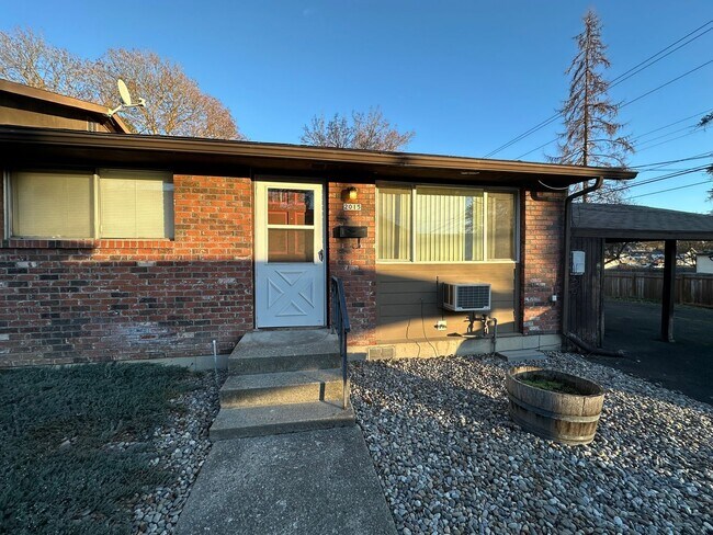 Building Photo - L972