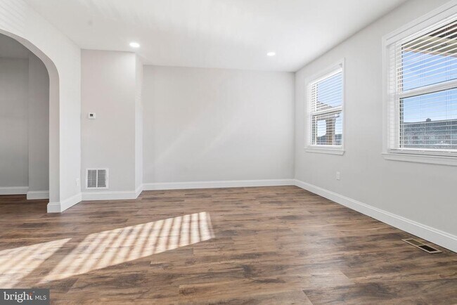 Building Photo - 3426 Parklawn Ave