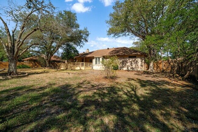 Building Photo - 2318 Park Cir