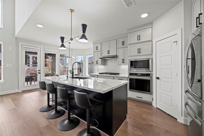 Building Photo - 30155 Gold Finch Pl
