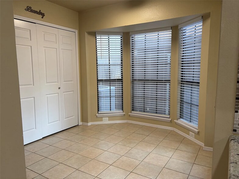 Building Photo - 500 Button Willow Ct